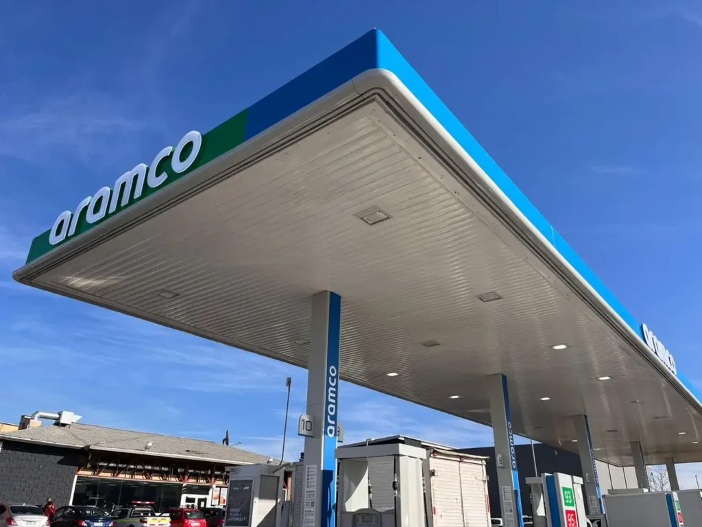 implementación de 15 locales con la nueva imagen Aramco