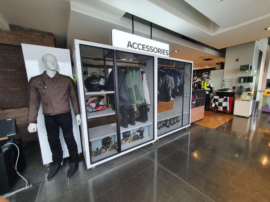 exhibidores para negocio